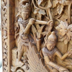 Ukiran: Ukiran Dinding Pandawa di buat dari kayu jati (gambar 10 dari 59).