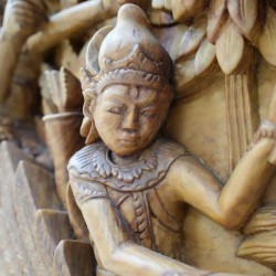 Ukiran: Ukiran Dinding Pandawa di buat dari kayu jati (gambar 35 dari 59).