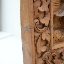 Ukiran: Ukiran Dinding Pandawa di buat dari kayu jati (gambar 55 dari 59).