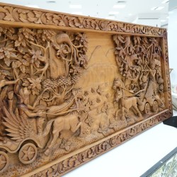 Ukiran: Ukiran Dinding Pandawa di buat dari kayu jati (gambar 45 dari 59).