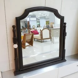 Ruang Keluarga: Cermin Kayu Helusa (gambar 4 dari 9).