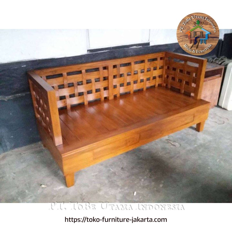 Terrace - Bench: Bale Pagar Betawi made of teakwood (image 1 of 1).