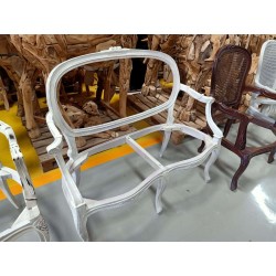Ruang Keluarga - Kursi: Rangka Kursi Racoco Putih di buat dari kayu mahoni (gambar 1 dari 1).