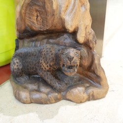 Ukiran: Patung Anak Macan (gambar 3 dari 8).