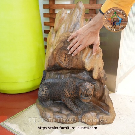 Art: Tiger Cub Statue (image 1 of 8).