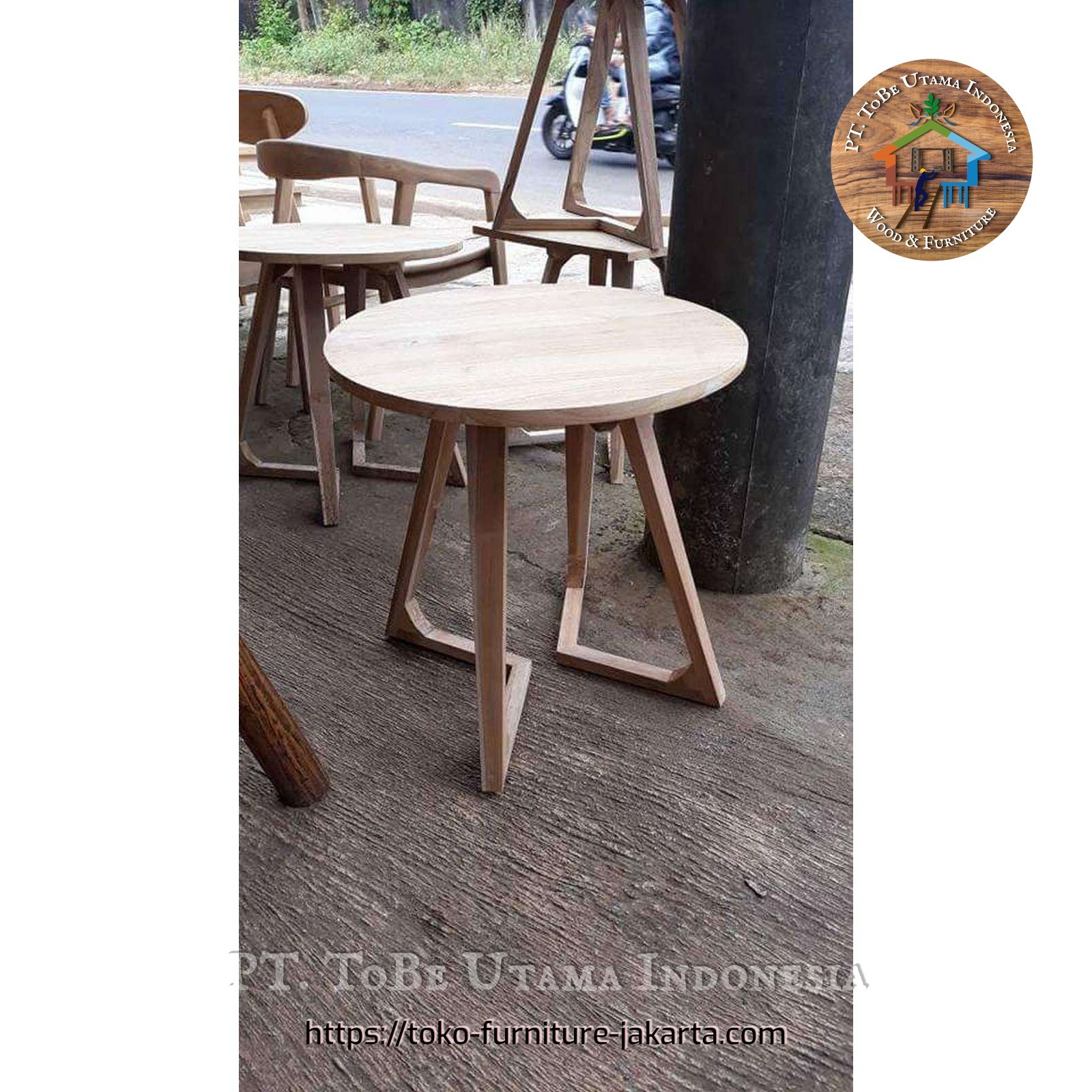 Ruang Makan - Meja Makan: ToBeU Meja Kafe di buat dari kayu jati, kayu mahoni (gambar 1 dari 1).