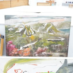 Aksesoris: Lukisan Gunung Abstrak (gambar 3 dari 3).