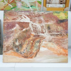 Aksesoris: Lukisan Air Mengalir di Tanah Galian (gambar 3 dari 3).