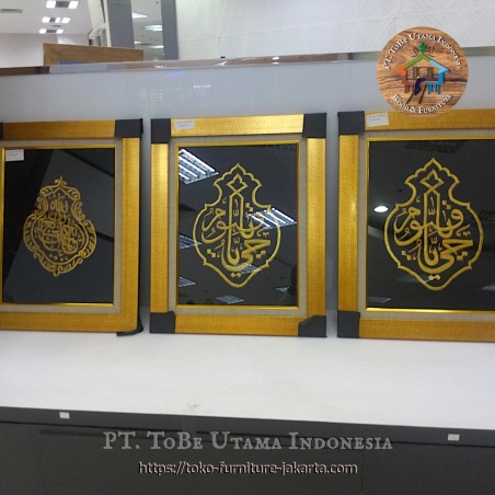 Ruang Keluarga: Calligraphy Al-Quran (gambar 1 dari 2).