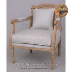 Living Room: Vintage Chair made of solid wood, sponge, fabric (image 1 of 1).
