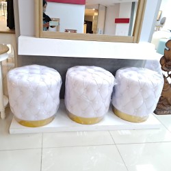 Ruang Keluarga: Kursi Stool Putih (gambar 1 dari 4).