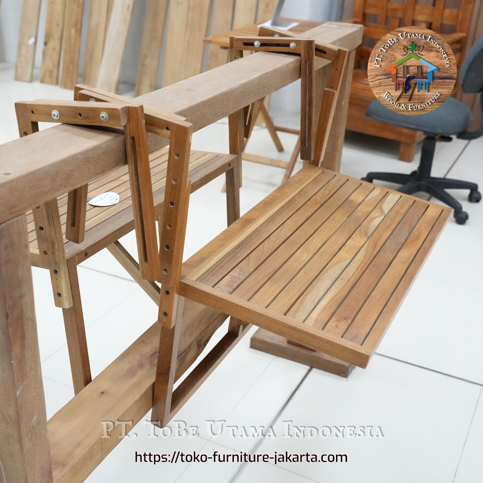 Outdoor - Balkon: Meja Flexible untuk Balkon di buat dari kayu jati (gambar 1 dari 8).
