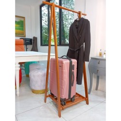Kamar Tidur: Gantungan Baju Minimalis (gambar 2 dari 6).