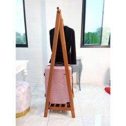Kamar Tidur: Gantungan Baju Minimalis (gambar 3 dari 6).