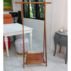 Kamar Tidur: Gantungan Baju Minimalis (gambar 5 dari 6).