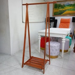Kamar Tidur: Gantungan Baju Minimalis (gambar 6 dari 6).