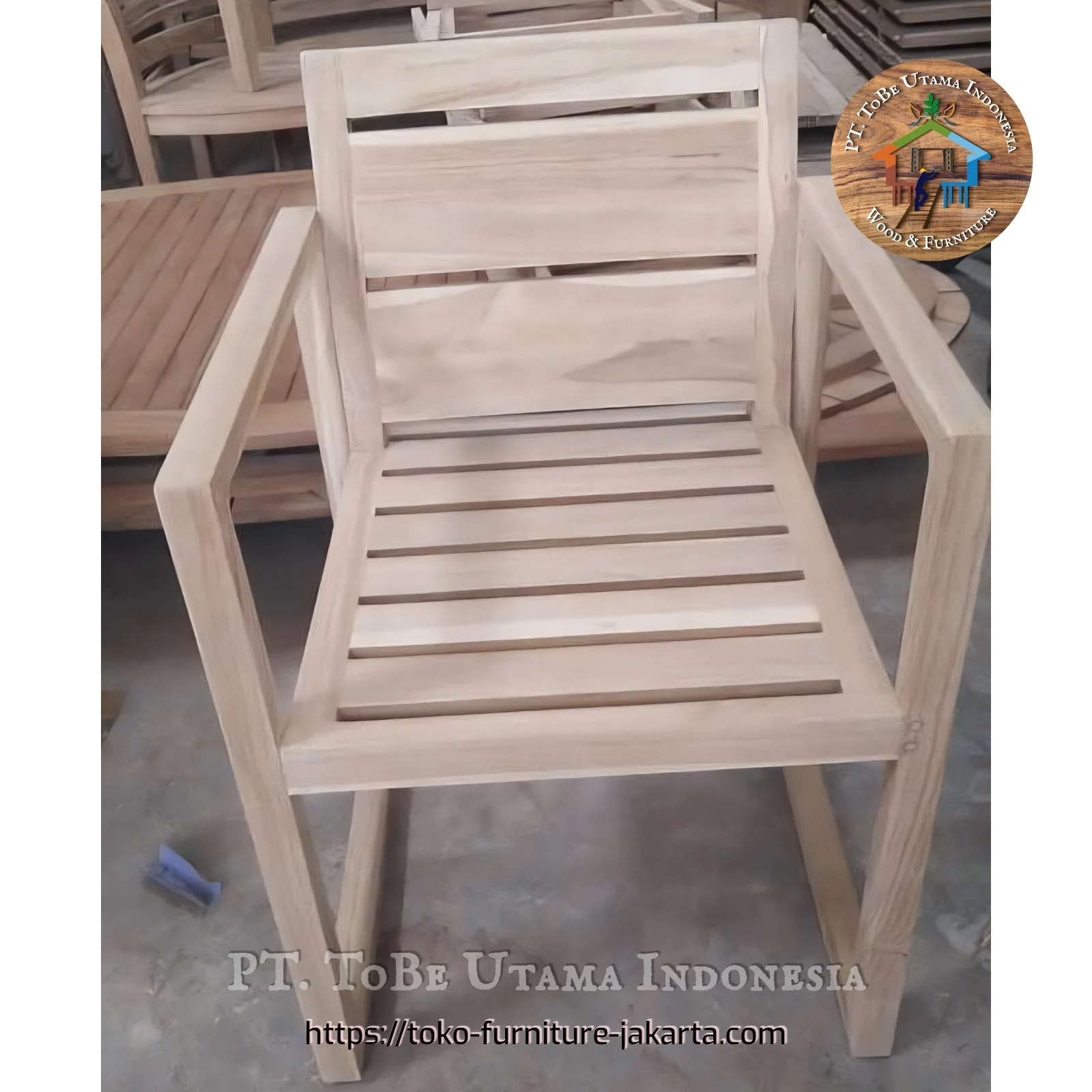 Taman - Furniture Kayu Jati: Kursi Tumpuk Minimalis Berlengan (gambar 1 dari 3).