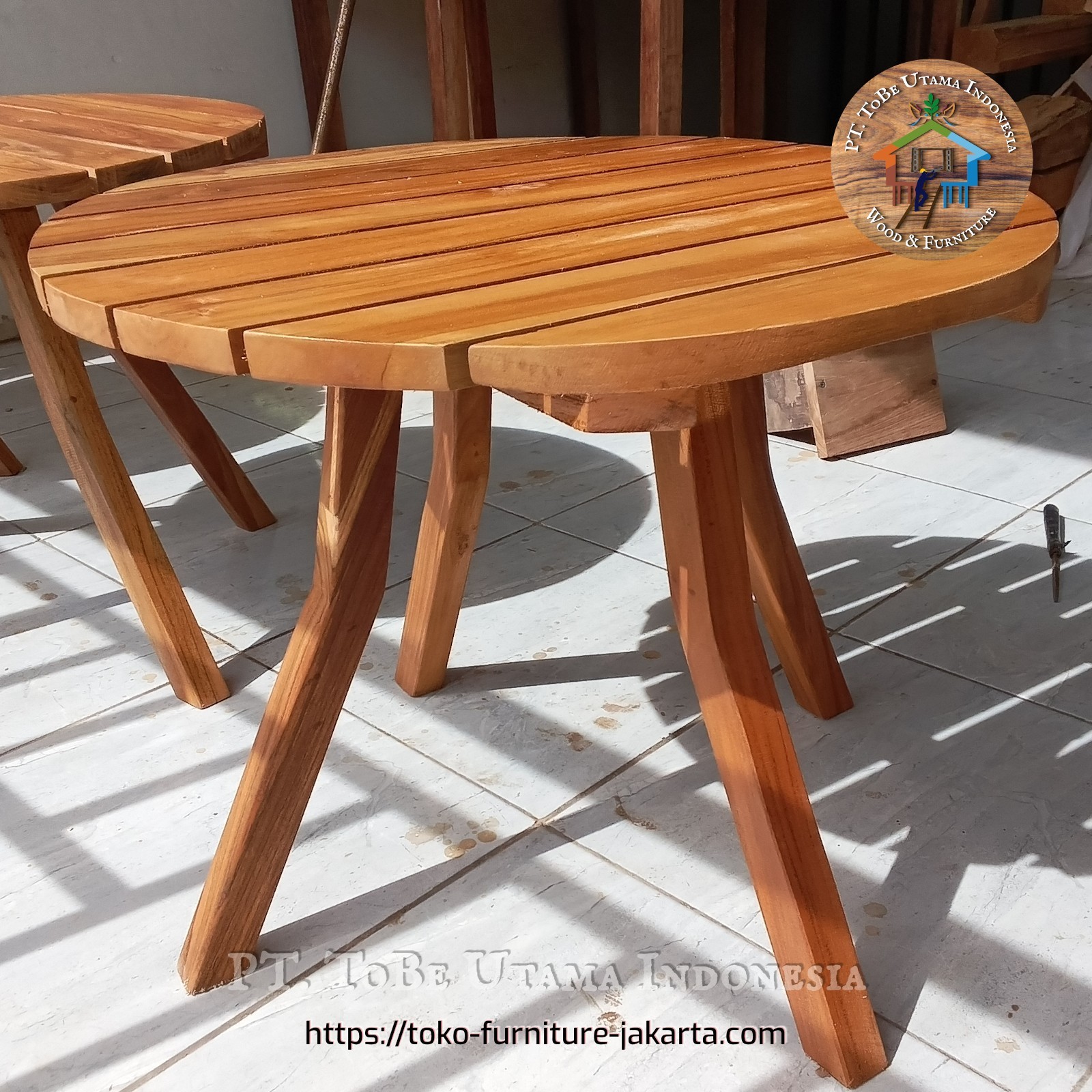 Garden: Round Wooden Patio Table Edge (image 1 of 7).