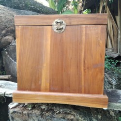 Aksesoris: Peti Kayu Box di buat dari kayu jati (gambar 2 dari 4).