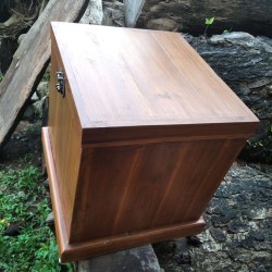 Aksesoris: Peti Kayu Box di buat dari kayu jati (gambar 3 dari 4).
