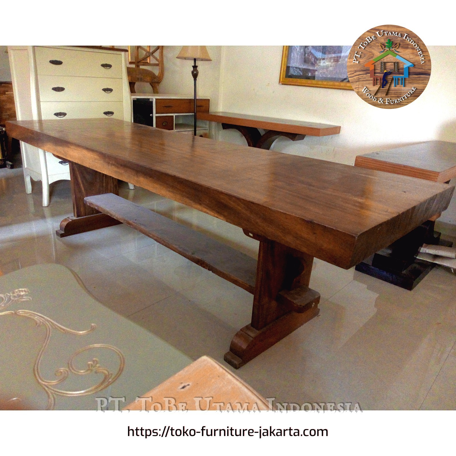 Ruang Makan - Meja Makan: Meja Makan Trembesi di buat dari kayu trembesi (gambar 1 dari 3).