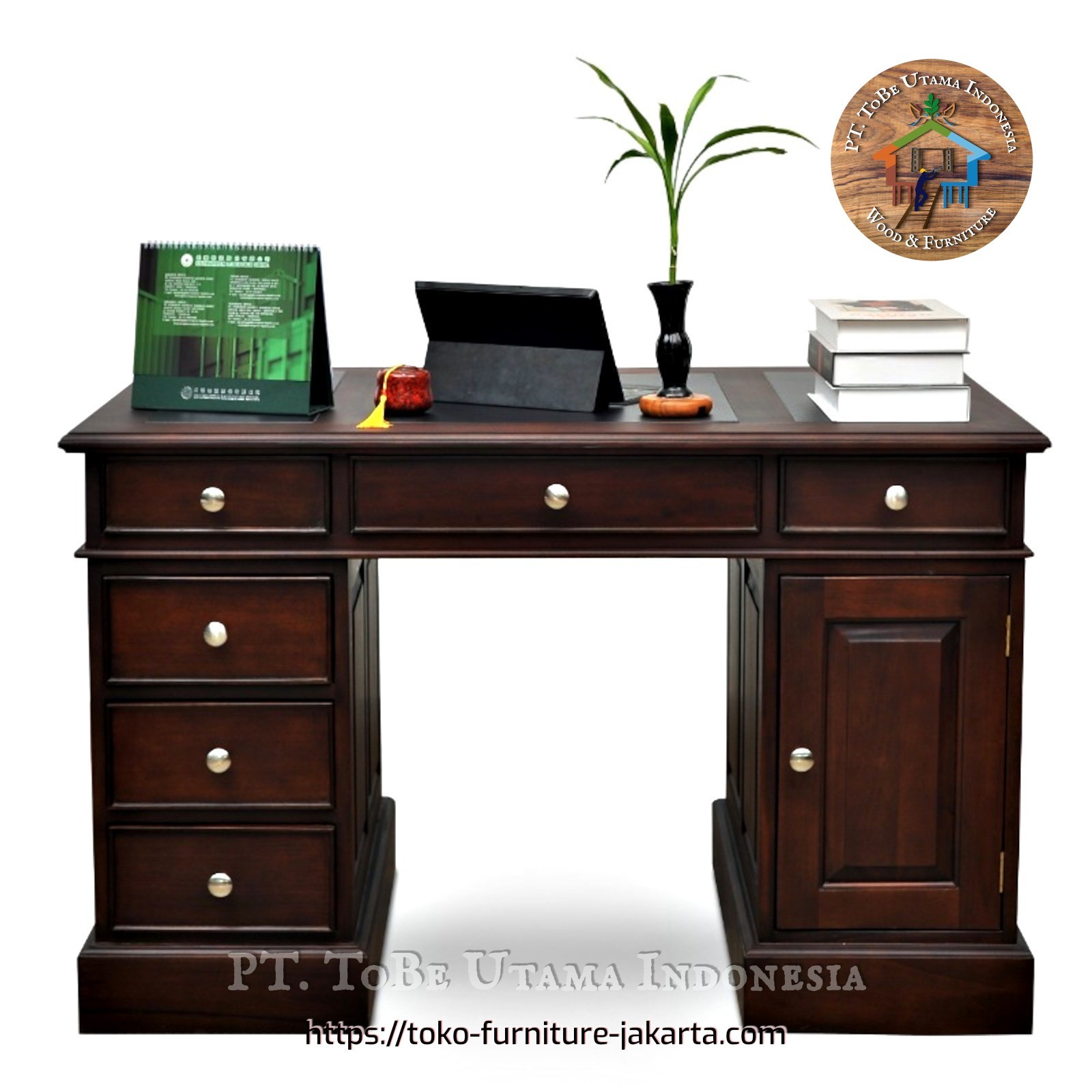 Ruang Keluarga - Meja Kerja: Meja Kerja Executive di buat dari kayu mahoni (gambar 1 dari 3).