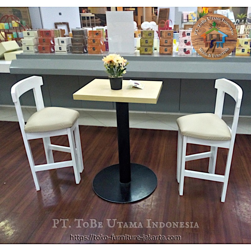 Cream Couple Cafe Chairs Set 1/2