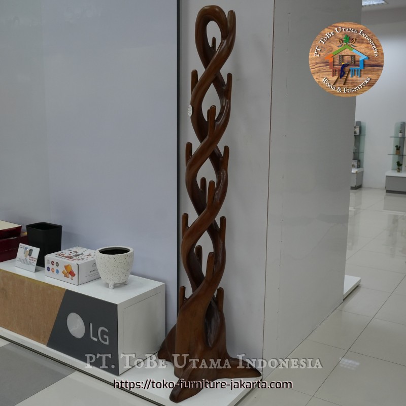 Accessories - Hangers: Hanger „Wood Spiral“ for Jackets made of trembesi wood (image 1 of 5). Accessories - Hangers: Hanger „Wood Spiral“ for Jackets made of trembesi wood (image 1 of 5).