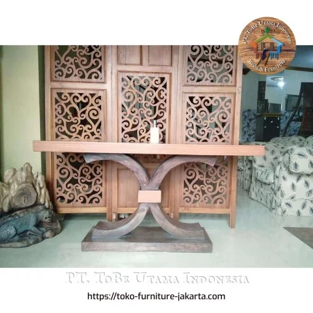 Ruang Keluarga - Meja Dinding: Meja Channel di buat dari lapisan kayu (gambar 1 dari 1).