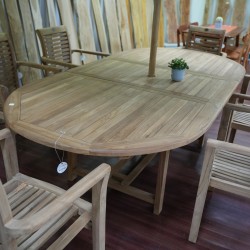 Teras - Meja: Meja makan outdoor kayu Jati oval di buat dari kayu jati (gambar 1 dari 6).