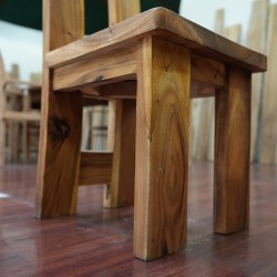 Ruang Makan - Kursi Makan: Kursi Makan Trembesi H di buat dari kayu jati, kayu trembesi (gambar 3 dari 9).