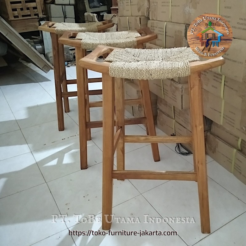 Ruang Makan - Kursi Makan: Barry Bar Stool di buat dari kayu jati, rotan (gambar 1 dari 3). Ruang Makan - Kursi Makan: Barry Bar Stool di buat dari kayu jati, rotan (gambar 1 dari 3).