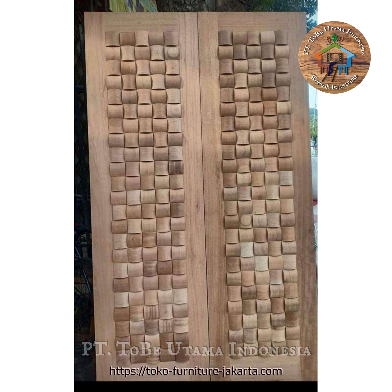 Pintu: Pintu Ketupat di buat dari kayu mahoni, kayu meranti (gambar 1 dari 1).