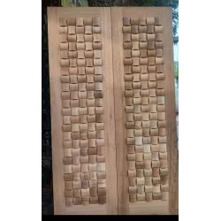 Pintu: Pintu Ketupat di buat dari kayu mahoni, kayu meranti (gambar 1 dari 1).