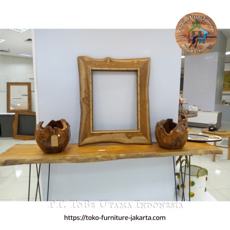 Living Room: Natural Wood Photo Frame (image 1 of 1).
