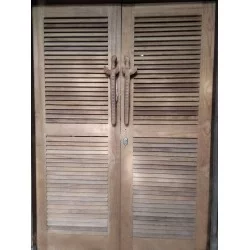 Pintu: Pintu Betawi dengan Keris di buat dari kayu jati (gambar 1 dari 1).
