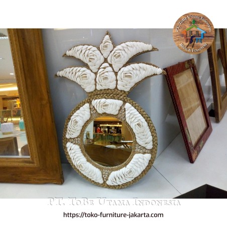 Accessories: Decorative Mirrors of Lombok Shells 2 (image 1 of 1).