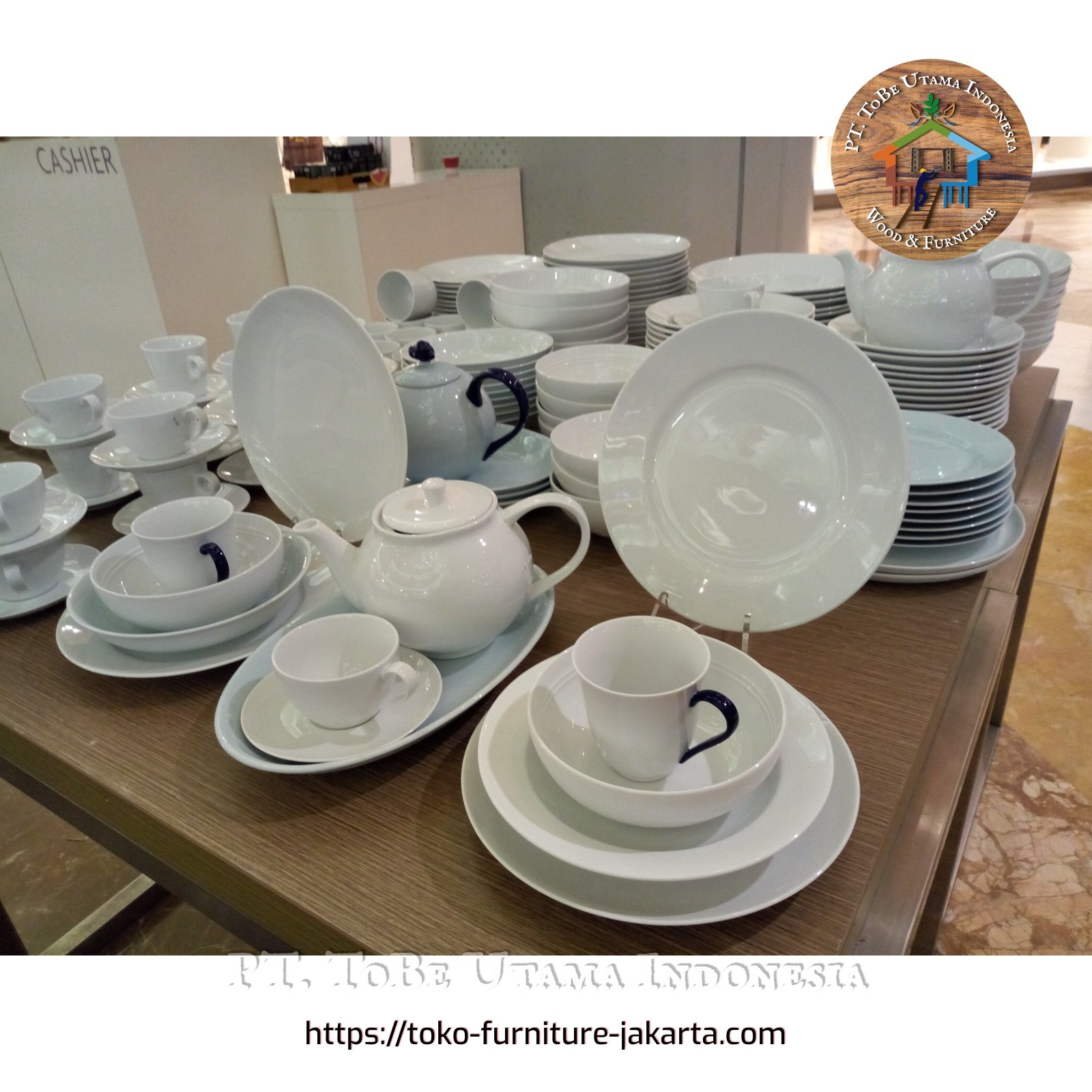 Ruang Makan: Perabot Makan Keramik (gambar 1 dari 1).
