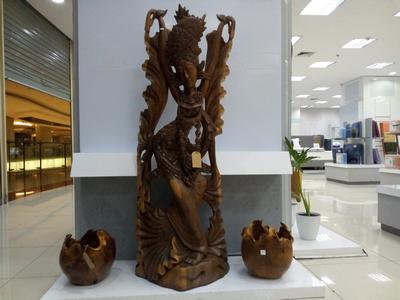 The beauty of Balinese dancers who are famous throughout the world, we present in a beautiful statue carved hand made by our engraver.