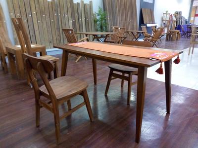 This vintage Dining Table made of sturdy and durable teak wood is available at Living 8 Lotte Shopping Avenue 2f floor.