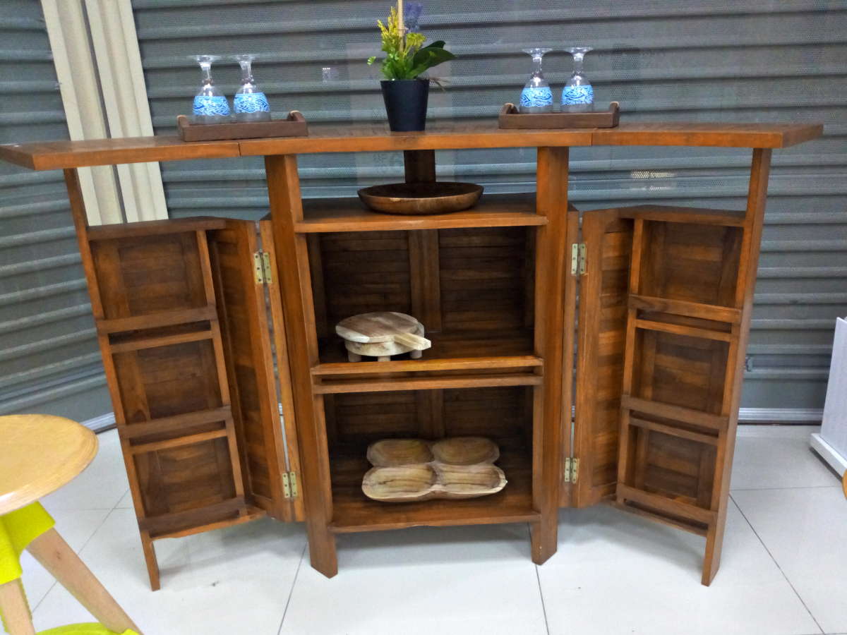 Bar with a table that can be opened and closed and storage inside and on the door as a shelf, made of teak wood which is suitable for indoor and outdoor.