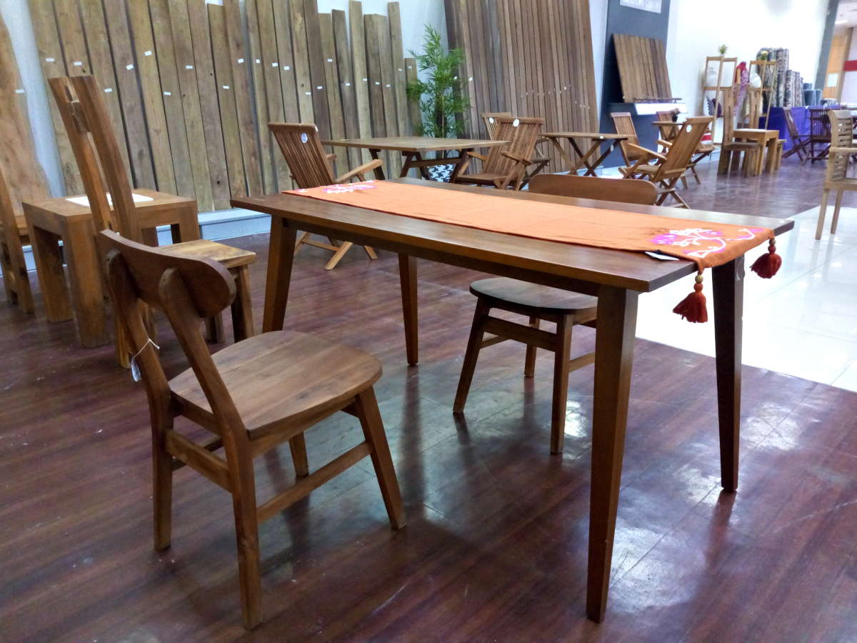 This vintage Dining Table made of sturdy and durable teak wood is available at Living 8 Lotte Shopping Avenue 2f floor.