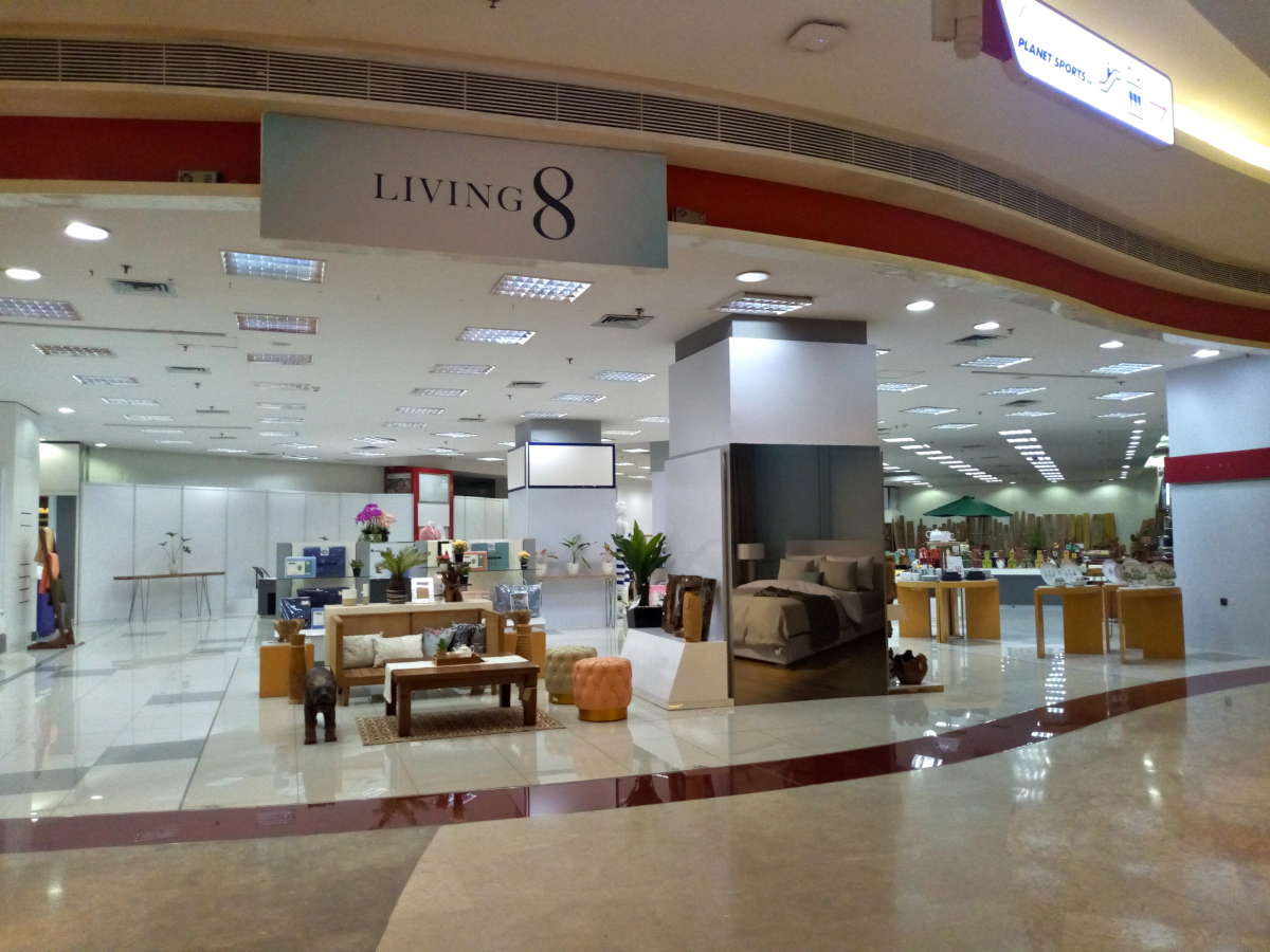 Kunjungi toko kami di Living 8 Lotte Shopping Avenue lantai 2, kami menerima pesanan dengan design yang anda inginkan.