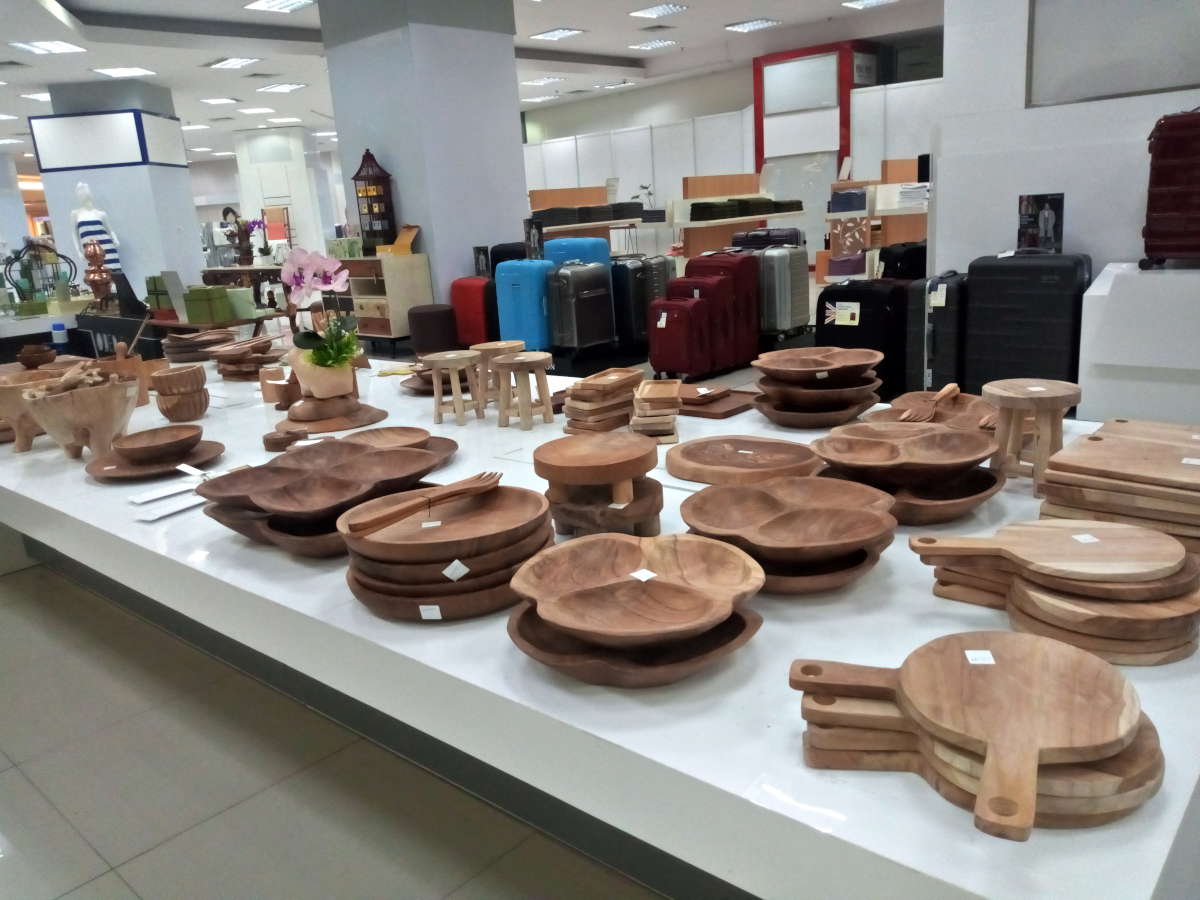 Now available wooden Tableware which is sold retail at Ciputra World Mall - Living 8 Lotte Shopping Avenue 2f floor, Jakarta.