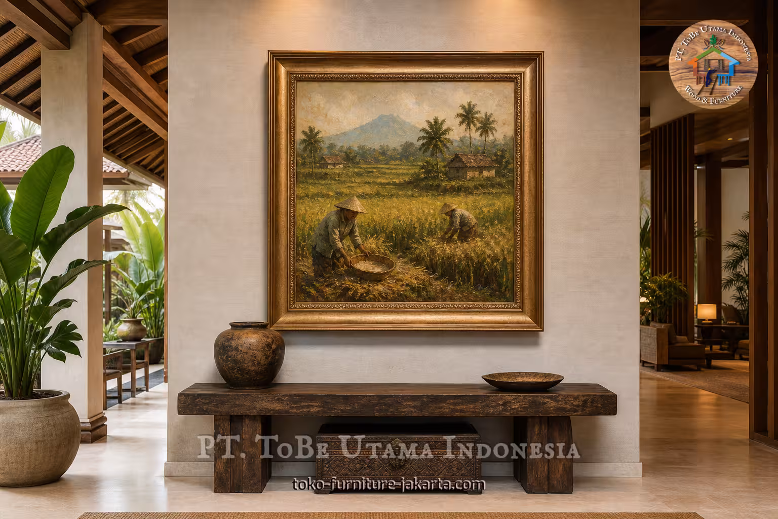 Lukisan petani sawah berbingkai di dinding interior tropis dengan dekorasi konsol kayu.